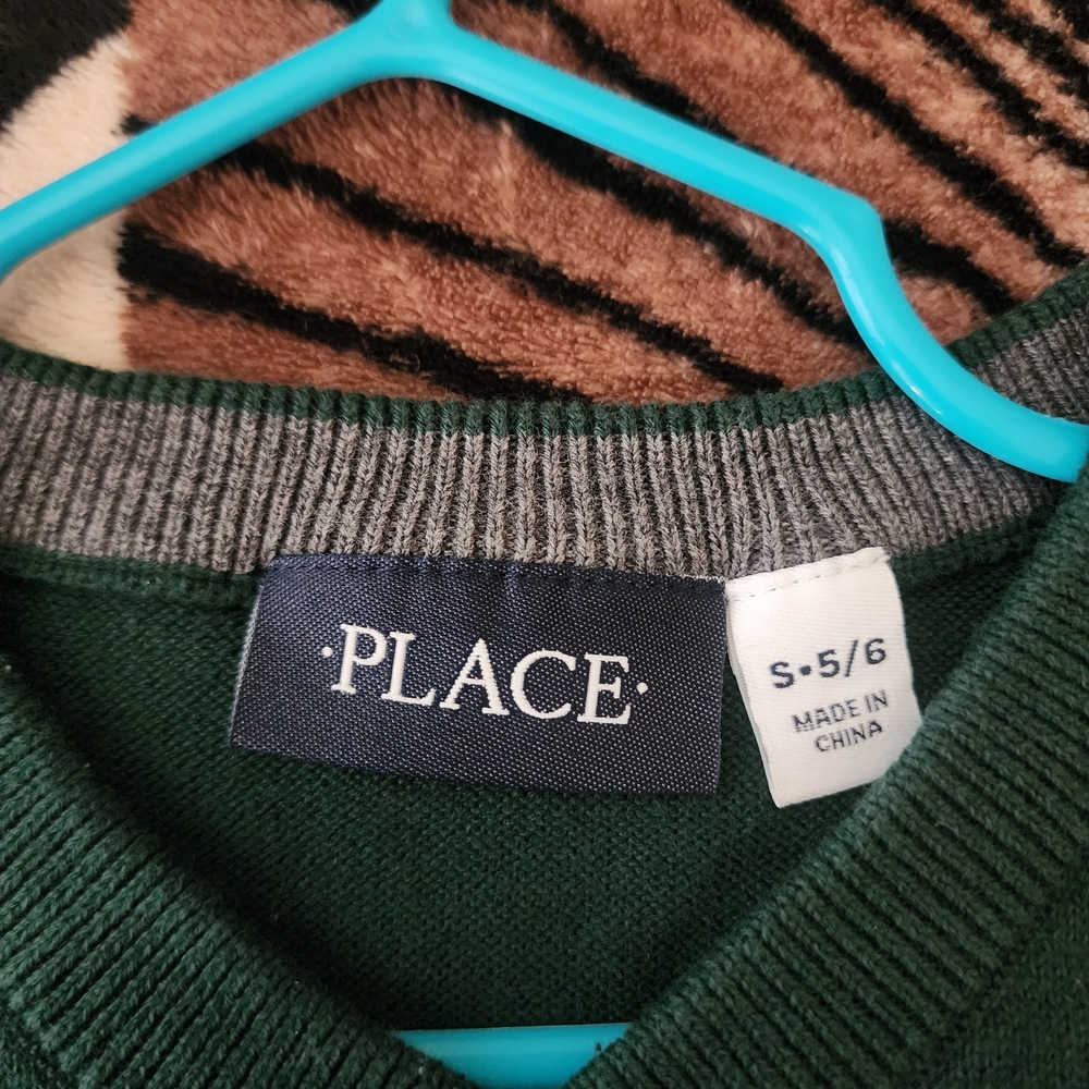🎉Place Boy's Forest Green V-Neck Sweater Size 5/6 - Picture 3 of 5